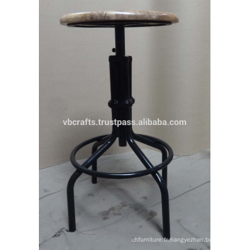 Tabouret de bar industriel pivotant avec plateau en bois